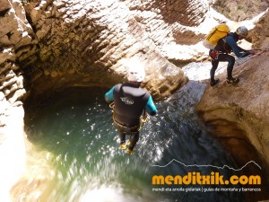 170422 artazul barranquismo arroila canyoning pais vasco navarra nafarroa euskadi euskal herria menditxik mendi gidariak guias montaña barrancos 38