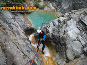 170722 SIRESA barranquismo valle hecho barrancos descenso pais vasco navarra euskadi euskal herria basque country canyoning arroila jeitsiera menditxik mendi gidariak guias montana3