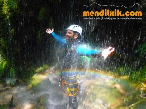 170722 SIRESA barranquismo valle hecho barrancos descenso pais vasco navarra euskadi euskal herria basque country canyoning arroila jeitsiera menditxik mendi gidariak guias montana34