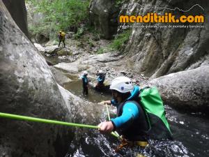 170826 Althagneta barranquismo kakueta holtzarte zuberoa euskal herria euskadi nafarroa navarra pais vasco pirineos atlanticos arroila jaitsiera iparralde guias montana barrancos mendi arroila gidariak menditxik 35