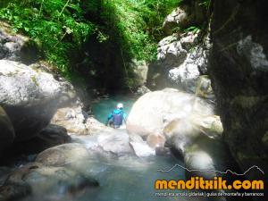 170826 Althagneta barranquismo kakueta holtzarte zuberoa euskal herria euskadi nafarroa navarra pais vasco pirineos atlanticos arroila jaitsiera iparralde guias montana barrancos mendi arroila gidariak menditxik 38