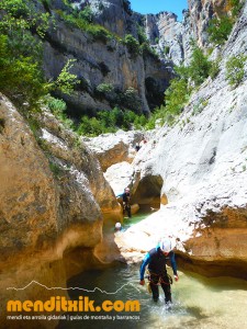 mascun guara descenso cañones barrancos arroila jaitsiera menditxik guías de montana barrancos mendi arroila gidariak 14