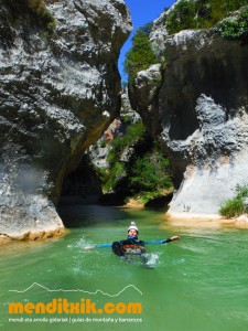 mascun guara descenso cañones barrancos arroila jaitsiera menditxik guías de montana barrancos mendi arroila gidariak 17