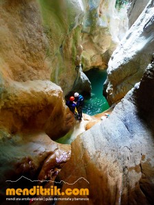 mascun guara descenso cañones barrancos arroila jaitsiera menditxik guías de montana barrancos mendi arroila gidariak 8